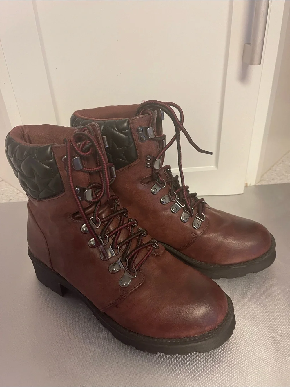 Mia Mackenzie Boots Women’s Burgundy Faux Leather Combats Boots Sz 8.5M
